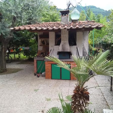 Appartamento con balcone e giardino Massa  Esterno foto