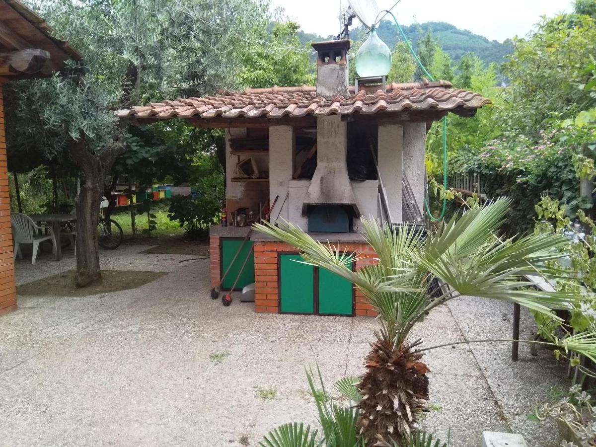 Appartamento con balcone e giardino Massa  Esterno foto