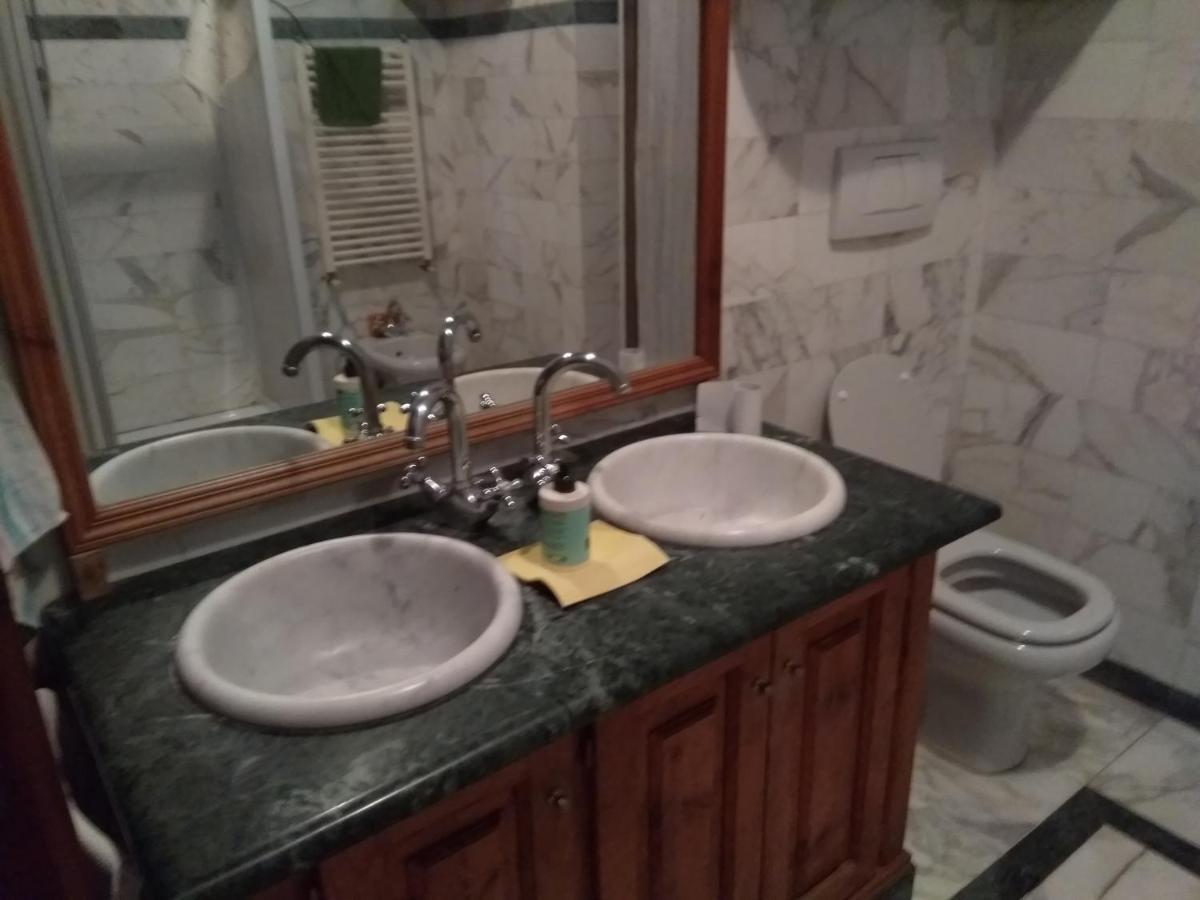 Appartamento con balcone e giardino Massa  Esterno foto