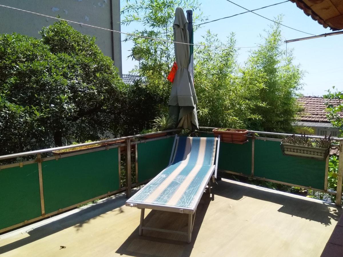 Appartamento con balcone e giardino Massa  Esterno foto
