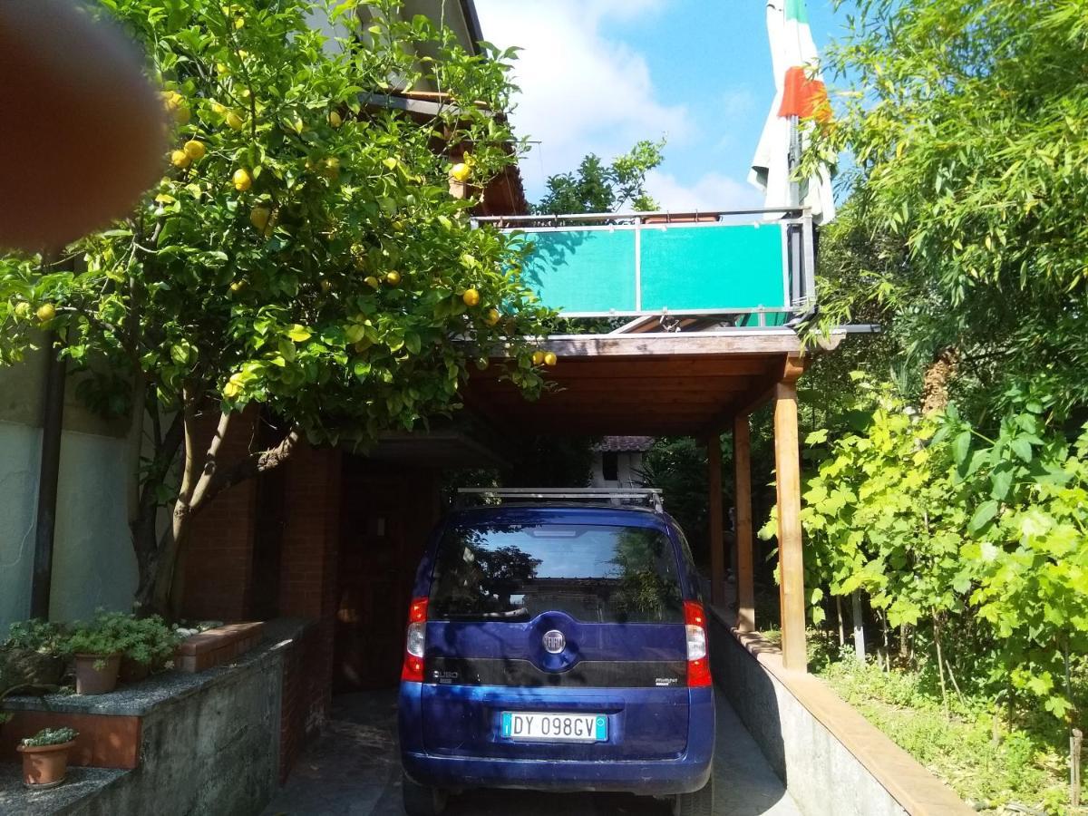 Appartamento con balcone e giardino Massa  Esterno foto